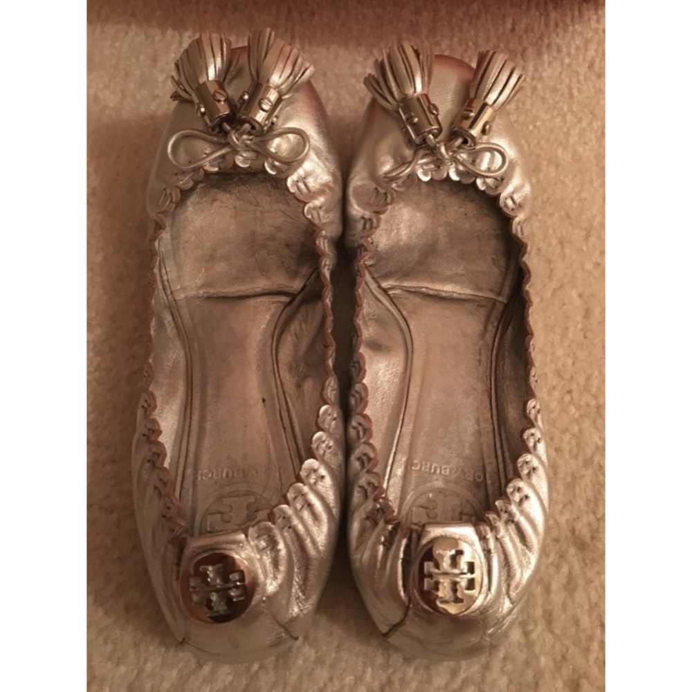 Tory Burch Metallic Flats. 6.5. Silver. - Picture 2 of 6